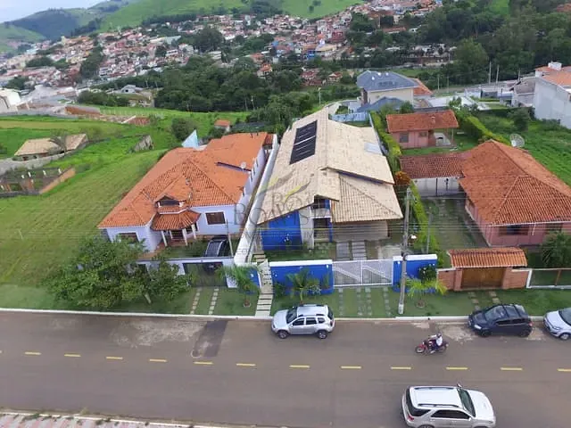 Casa com 340m² 5 quartos e 6 banheiros, à venda, no bairro Boa Vista em Piracaia
