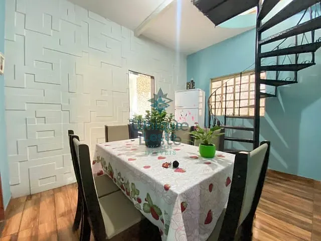 Casa com 120m² 5 quartos e 2 banheiros, à venda, no bairro Solimoes em Belo Horizonte