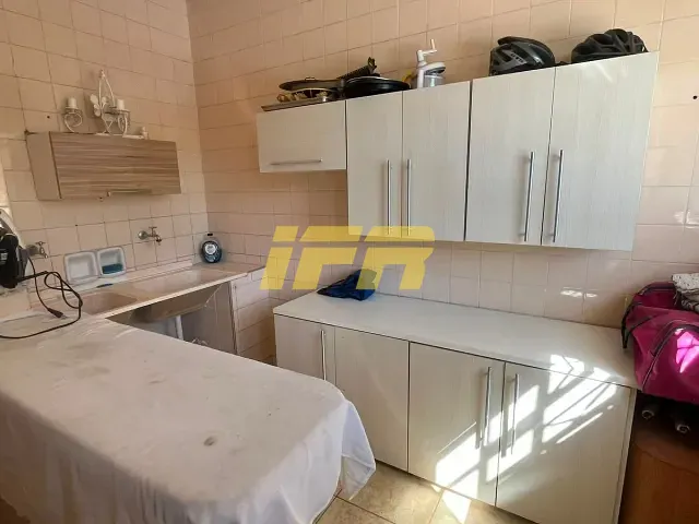 Casa com 480m² 4 quartos e 2 banheiros, à venda, no bairro Jardim Russi em Taubaté