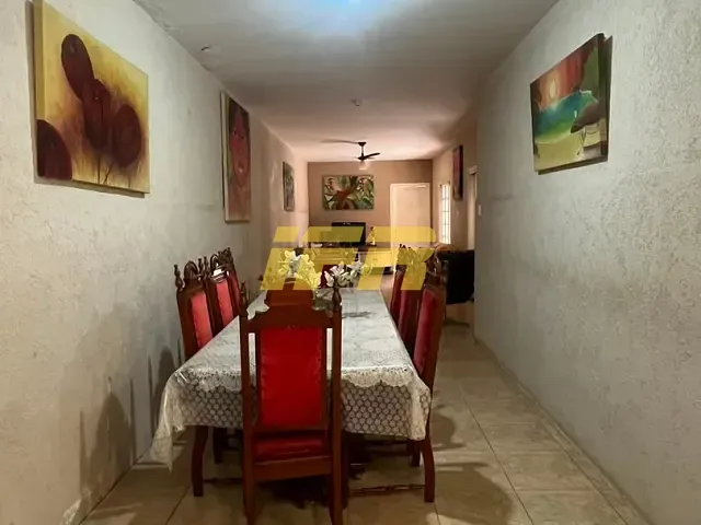 Casa com 480m² 4 quartos e 2 banheiros, à venda, no bairro Jardim Russi em Taubaté