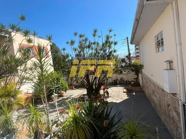 Casa com 480m² 4 quartos e 2 banheiros, à venda, no bairro Jardim Russi em Taubaté