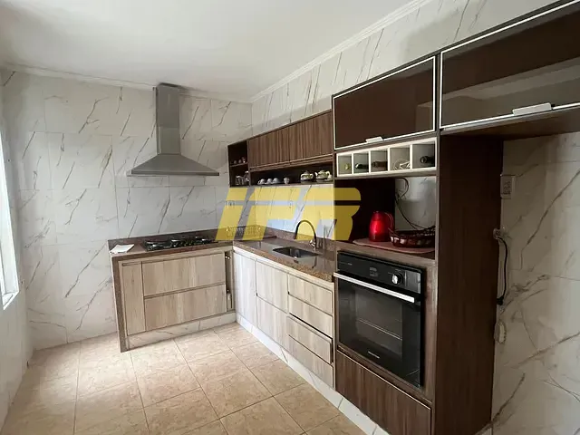 Casa com 480m² 4 quartos e 2 banheiros, à venda, no bairro Jardim Russi em Taubaté