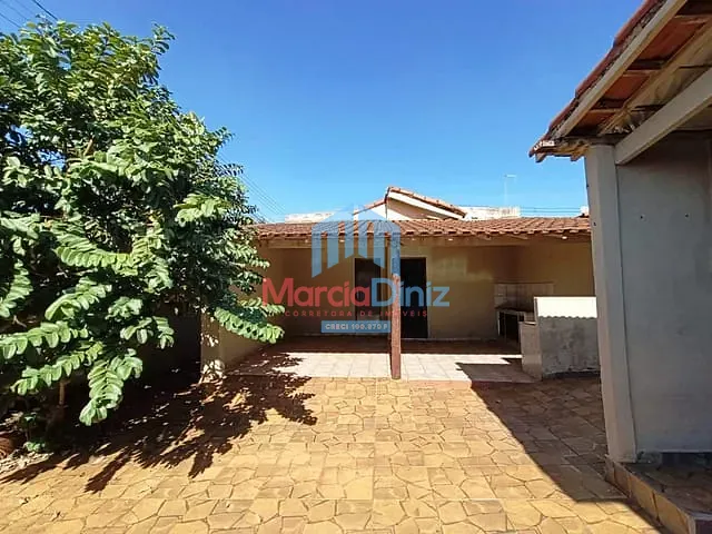 Casa 3 quartos e 2 banheiros, para alugar, no bairro Jardim Guanabara II em Ituverava