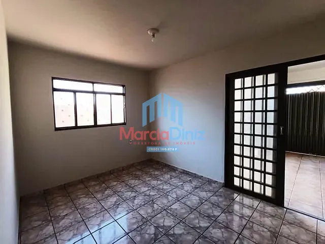 Casa 3 quartos e 2 banheiros, para alugar, no bairro Jardim Guanabara II em Ituverava