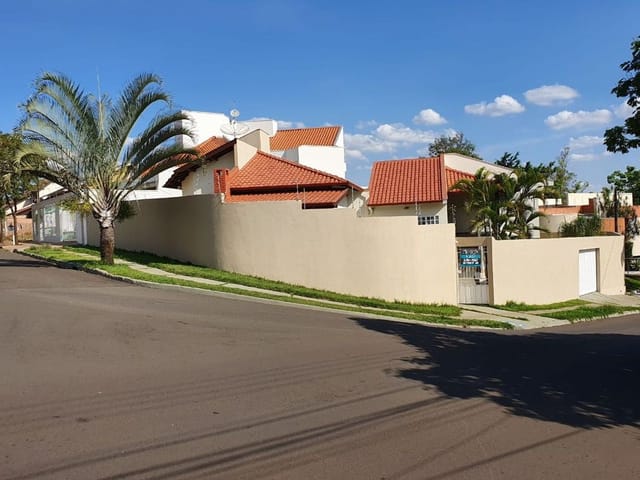 Casa com 415m² 3 quartos e 2 banheiros, à venda ou para alugar, no bairro Jardim Vila Rica em Cambé