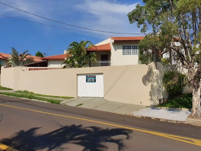 Casa com 415m² 3 quartos e 2 banheiros, à venda ou para alugar, no bairro Jardim Vila Rica em Cambé