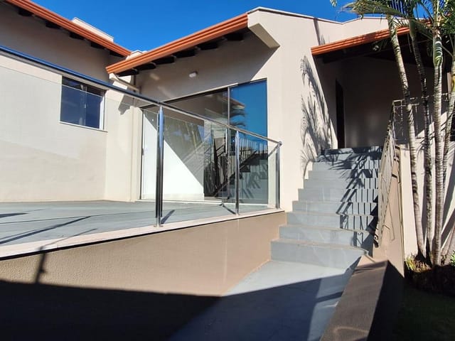 Casa com 415m² 3 quartos e 2 banheiros, à venda ou para alugar, no bairro Jardim Vila Rica em Cambé