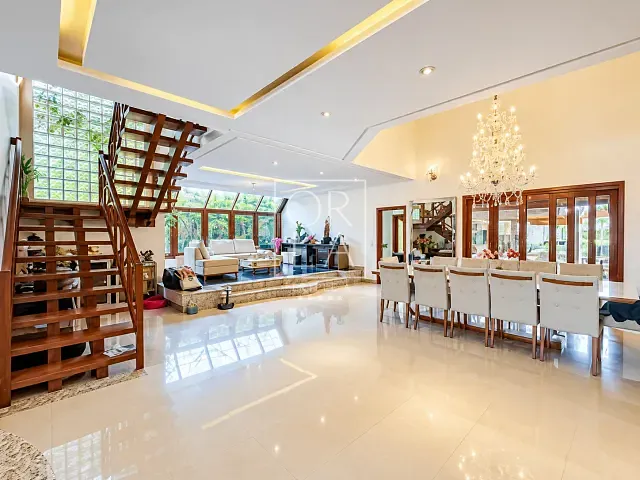 Casa com 1250m² 5 quartos e 8 banheiros, à venda, no bairro Residencial Aldeia do Vale em Goiânia