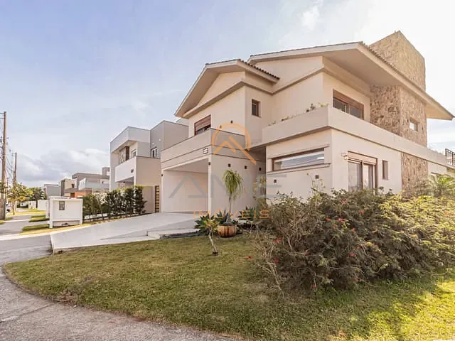 Casa 4 quartos e 5 banheiros, à venda, no bairro Laranjal em Pelotas