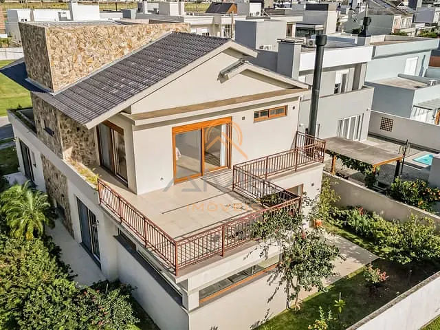 Casa 4 quartos e 5 banheiros, à venda, no bairro Laranjal em Pelotas