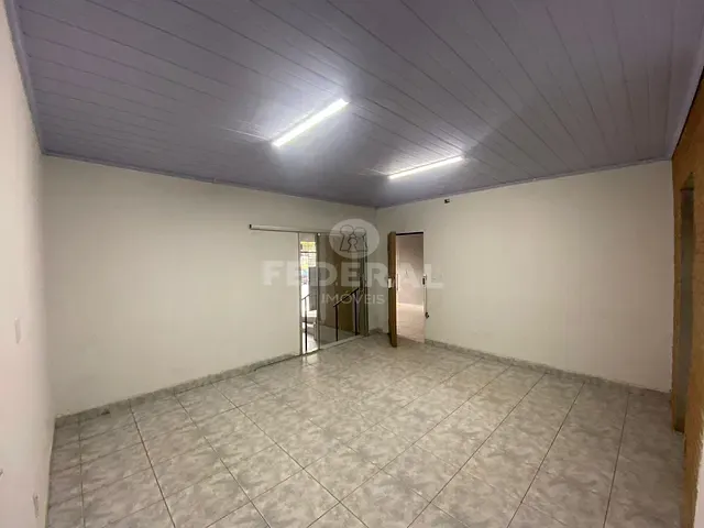 Casa com 140m² 3 quartos e 2 banheiros, para alugar, no bairro Vila Redenção em Goiânia