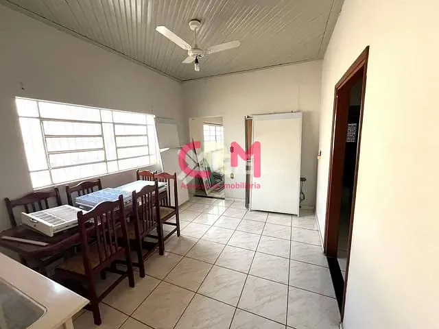 Casa com 440m² 3 quartos e 2 banheiros, à venda, no bairro Centro em Taquaritinga