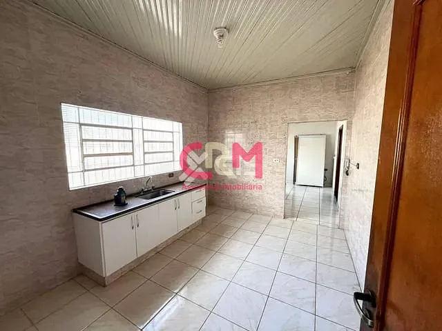 Casa com 440m² 3 quartos e 2 banheiros, à venda, no bairro Centro em Taquaritinga