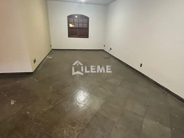 Casa com 228m² 3 quartos e 2 banheiros, à venda, no bairro Centro em Mococa