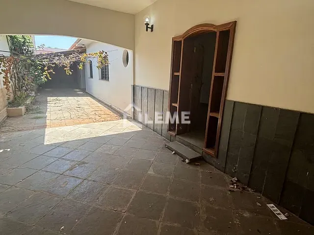 Casa com 228m² 3 quartos e 2 banheiros, à venda, no bairro Centro em Mococa