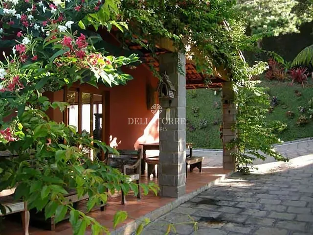 Casa com 2130m² 3 quartos e 3 banheiros, à venda, no bairro Parque do Imbui em Teresópolis