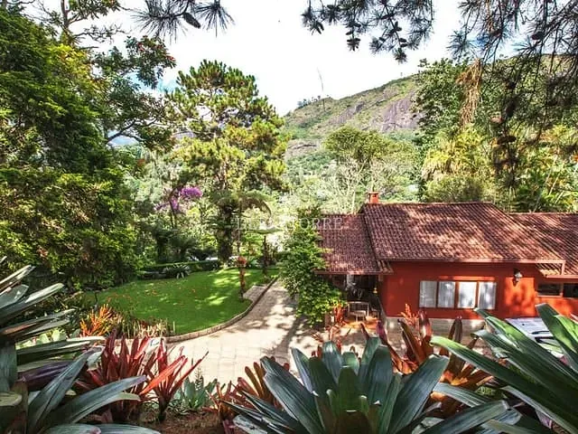 Casa com 2130m² 3 quartos e 3 banheiros, à venda, no bairro Parque do Imbui em Teresópolis