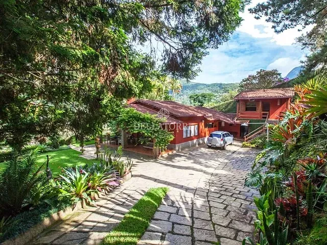 Casa com 2130m² 3 quartos e 3 banheiros, à venda, no bairro Parque do Imbui em Teresópolis