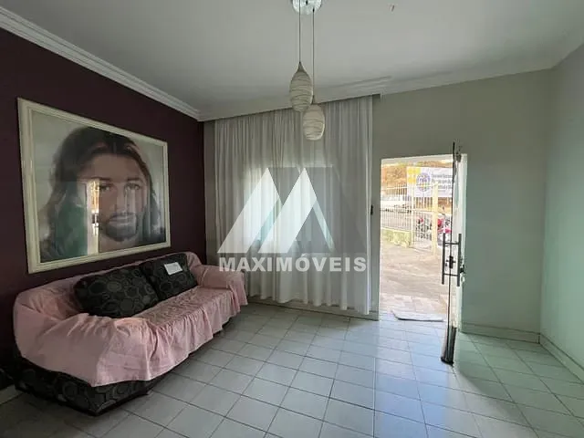 Casa com 148m² 4 quartos e 1 banheiro, à venda, no bairro Centro em Araçuaí