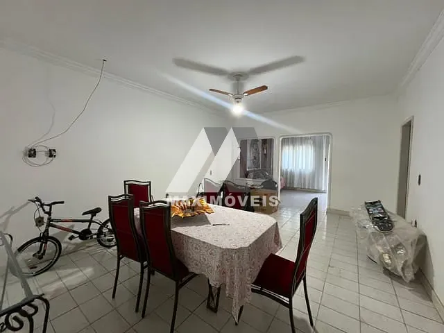 Casa com 148m² 4 quartos e 1 banheiro, à venda, no bairro Centro em Araçuaí