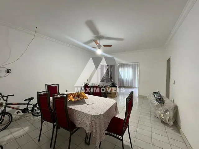 Casa com 148m² 4 quartos e 1 banheiro, à venda, no bairro Centro em Araçuaí