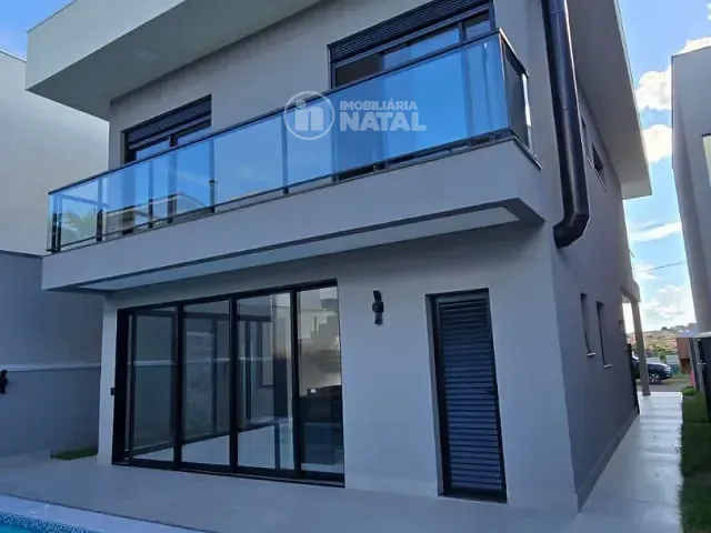 Casa com 261m² 4 quartos e 5 banheiros, à venda, no bairro Conjunto Habitacional Alexandre Urbanas em Londrina