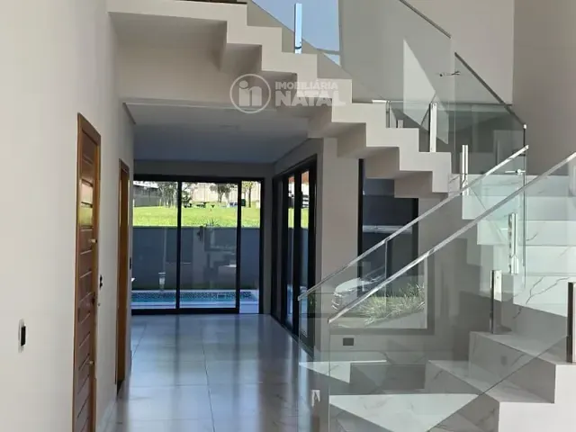 Casa com 261m² 4 quartos e 5 banheiros, à venda, no bairro Conjunto Habitacional Alexandre Urbanas em Londrina