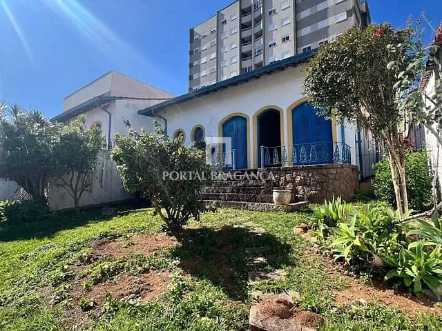 Casa com 570m² 3 quartos e 5 banheiros, à venda, no bairro Centro em Bragança Paulista