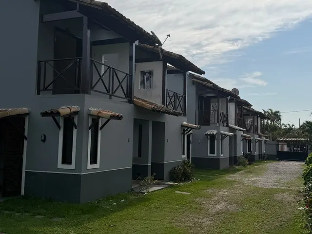 Casa 2 quartos e 2 banheiros, à venda, no bairro Colinas em Rio das Ostras