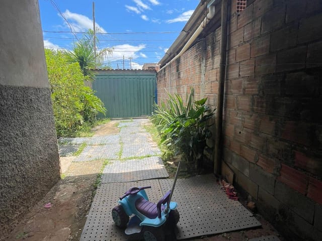 Casa 2 quartos e 1 banheiro, à venda, no bairro Vila Íris em Santa Luzia