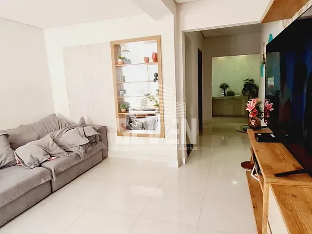 Casa com 255m², à venda, no bairro Vila Santista em Bauru