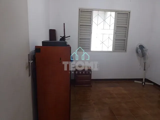 Casa com 250m² 3 quartos e 2 banheiros, à venda, no bairro Independência em Taubaté
