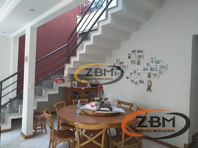 Casa com 250m² 5 quartos e 5 banheiros, à venda, no bairro Parque Jamaica em Londrina