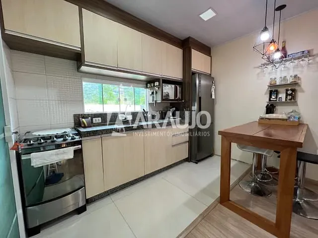 Casa com 150m² 2 quartos e 1 banheiro, à venda, no bairro Espinheiros em Itajaí