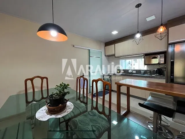 Casa com 150m² 2 quartos e 1 banheiro, à venda, no bairro Espinheiros em Itajaí