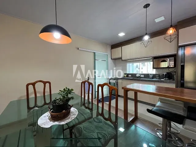 Casa com 150m² 2 quartos e 1 banheiro, à venda, no bairro Espinheiros em Itajaí