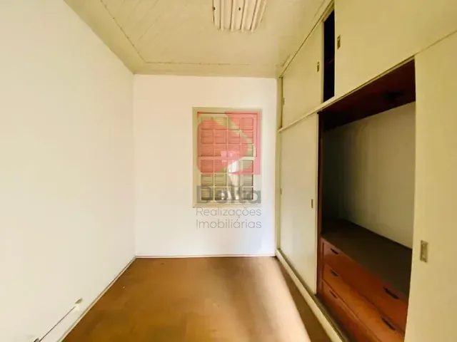 Casa 3 quartos e 1 banheiro, à venda, no bairro Centro em Pirassununga