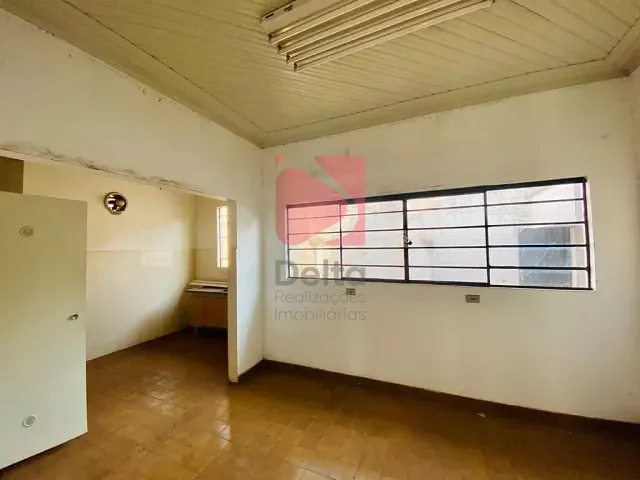 Casa 3 quartos e 1 banheiro, à venda, no bairro Centro em Pirassununga