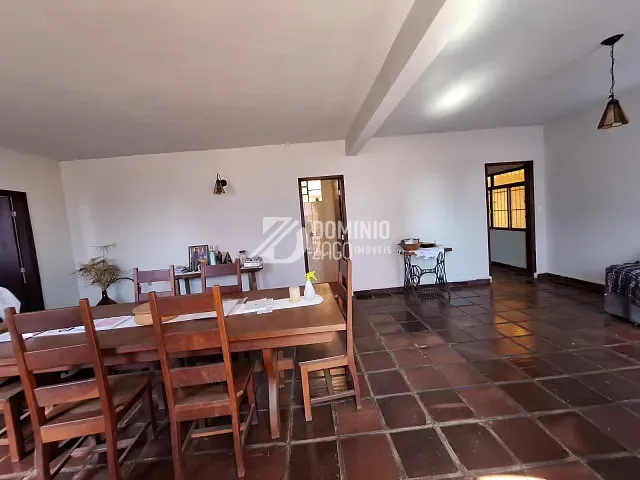 Casa com 800m² 3 quartos e 3 banheiros, à venda, no bairro Santa Maria em Uberaba