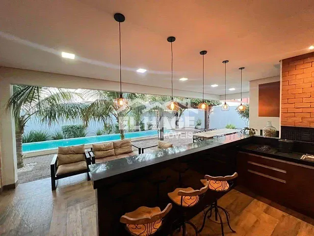 Casa com 425m² 4 quartos e 6 banheiros, à venda, no bairro Petrópolis em Várzea Grande
