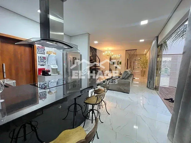 Casa com 425m² 4 quartos e 6 banheiros, à venda, no bairro Petrópolis em Várzea Grande