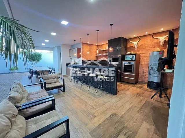 Casa com 425m² 4 quartos e 6 banheiros, à venda, no bairro Petrópolis em Várzea Grande