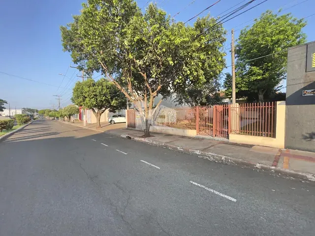 Casa com 681m² 5 quartos e 2 banheiros, à venda, no bairro Centro em Rolândia