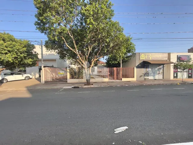 Casa com 681m² 5 quartos e 2 banheiros, à venda, no bairro Centro em Rolândia