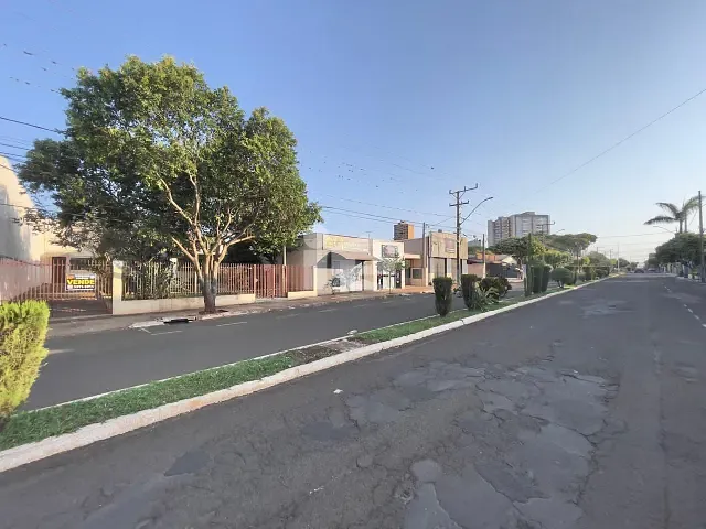 Casa com 681m² 5 quartos e 2 banheiros, à venda, no bairro Centro em Rolândia