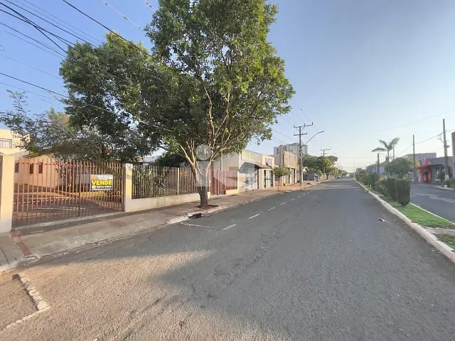 Casa com 681m² 5 quartos e 2 banheiros, à venda, no bairro Centro em Rolândia