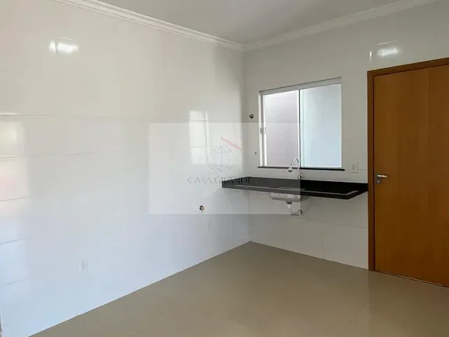 Casa com 190m² 3 quartos e 2 banheiros, para alugar, no bairro Jardim das Hortencias em Rolândia