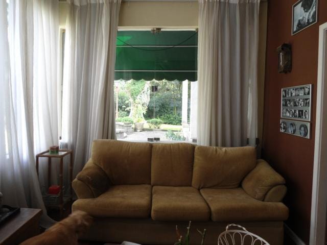 Casa com 3000m² 8 quartos e 1 banheiro, à venda, no bairro Castelanea em Petrópolis