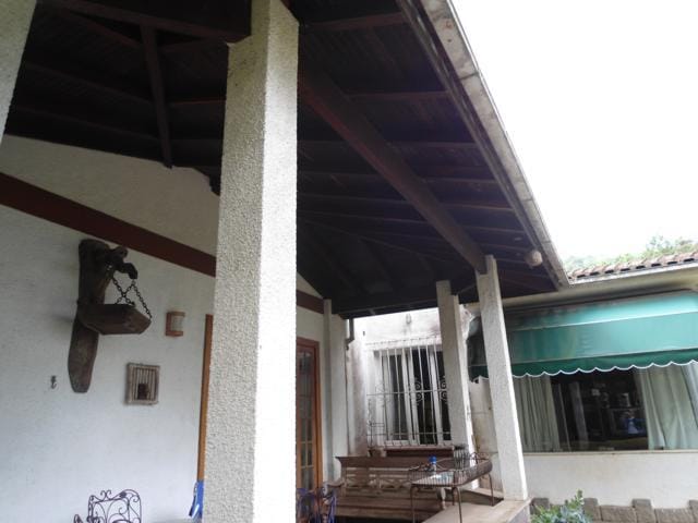 Casa com 3000m² 8 quartos e 1 banheiro, à venda, no bairro Castelanea em Petrópolis