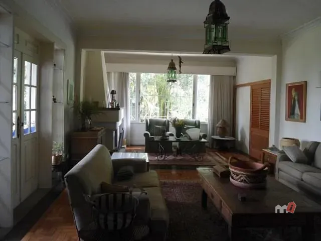 Casa com 3000m² 8 quartos e 1 banheiro, à venda, no bairro Castelanea em Petrópolis